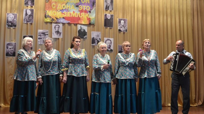 В Новочеркасске прошел творческий фестиваль среди пожилых людей «Осенний листопад»