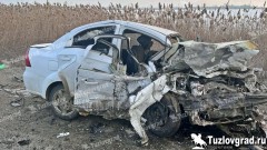 На трассе под Новочеркасском в лобовом ДТП погиб человек, второй водитель выжил и в больнице