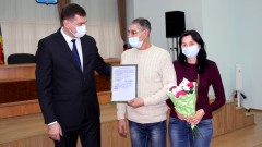 В Новочеркасске ликвидатору аварии на Чернобыльской АЭС подарили сертификат на приобретение жилья
