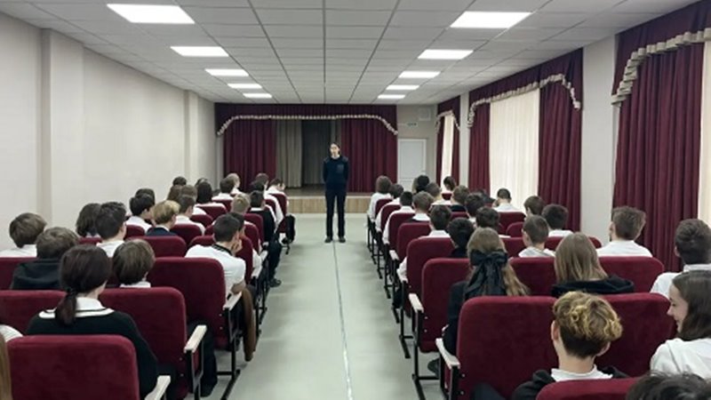 Новочеркасские полицейские продолжают проведение профилактических встреч со школьниками