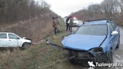На трассе под Новочеркасском водитель на летней резине устроила лобовое ДТП с пострадавшим