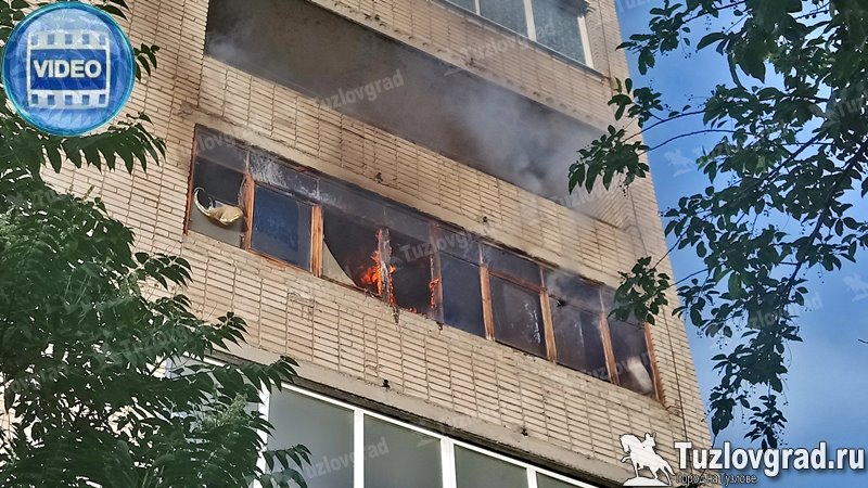 В Новочеркасске из-за неосторожного обращения с огнем едва не сгорела квартира, видео