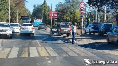 В Новочеркасске пенсионер попал под машину, перебегая дорогу рядом с пешеходным переходом