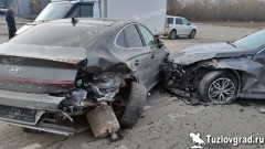 На выезде из Новочеркасска водитель иномарки не соблюдал дистанцию и устроил двойное ДТП