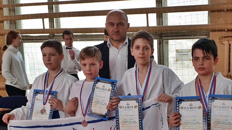 В Новочеркасске разыграли детский городской кубок по каратэ WKF