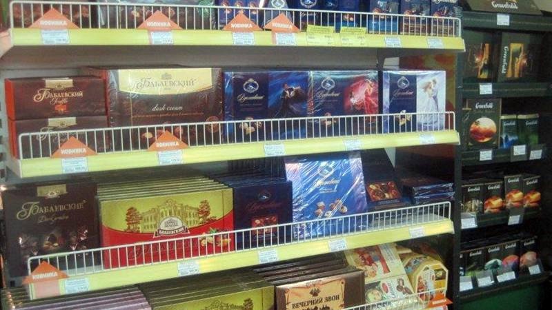 В Новочеркасске наркоман с условным сроком и шприцом в кармане украл из магазина 34 набора шоколадных конфет