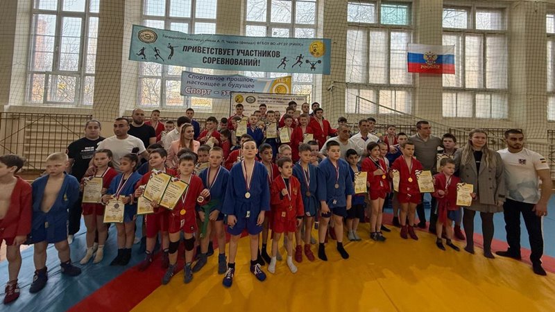 Юные новочеркасские самбисты успешно выступили на турнире в Таганроге