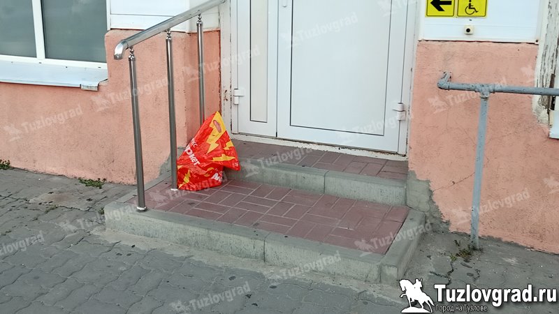 В Новочеркасске спасатели выезжали на бесхозный пакет, оставленный на проспекте Платовском
