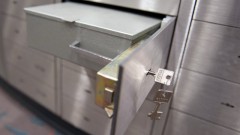 В Новочеркасске работник украл из кабинета начальника 55 тысяч рублей