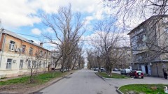 В Новочеркасске на улице Комитетской упало дерево и перекрыло дорогу