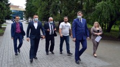 Глава администрации Новочеркасска осмотрел, как идут ремонтные работы в парке Электровозостроителей