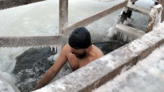 В Новочеркасске в ледяную воду купелей на Крещение окунулись более 700 человек