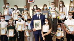 25 новочеркасских школьников стали стипендиатами главы администрации города