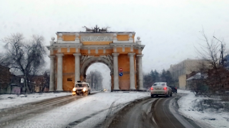 В Новочеркасске очисткой дорог и тротуаров от снега и льда занимаются 26 спецмашин