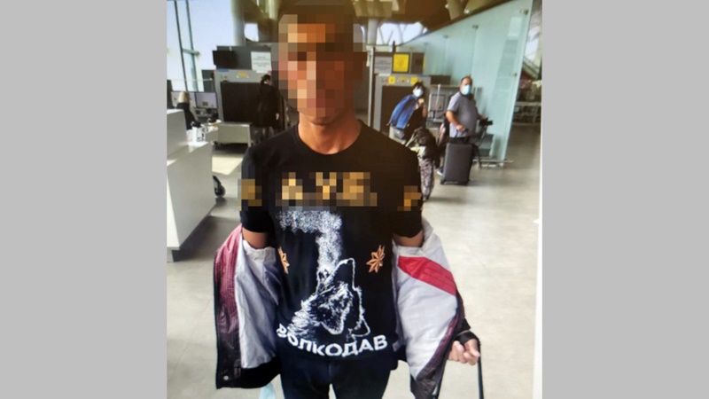В аэропорту под Новочеркасском за футболку с экстремистской надписью задержали пассажира