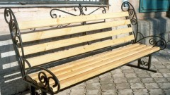 В Новочеркасске устанавливать скамейки, мусорные урны и детские площадки в районе Космоса будет подрядчик из Таганрога