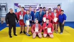 Новочеркасские самбисты завоевали 15 медалей на областном юношеском первенстве