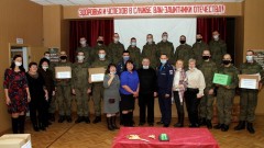 Новочеркасские школьники передали подарки военнослужащим к Дню защитника Отечества