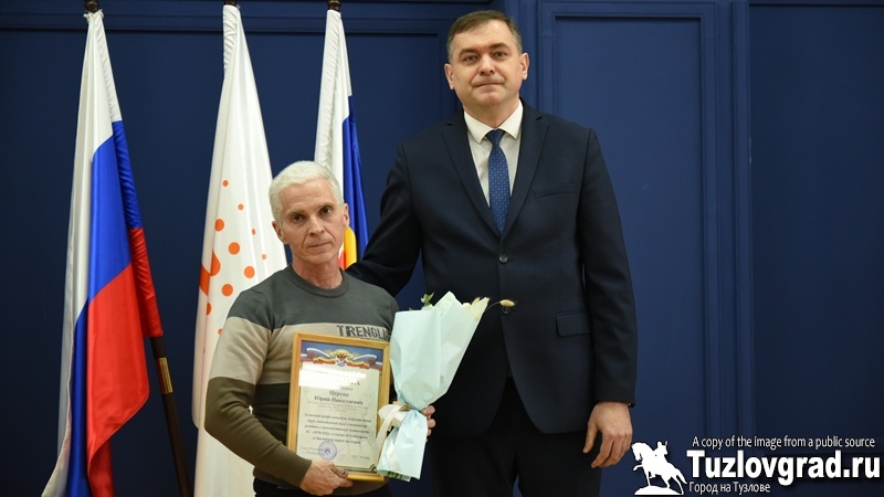Юрий Лысенко и Владимир Рахнянский поздравили сотрудников электродного завода с 68-летием предприятия