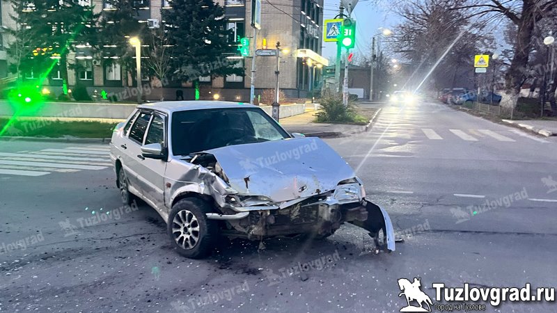 В Новочеркасске после ДТП из машины виновника целая семья бросилась бежать врассыпную