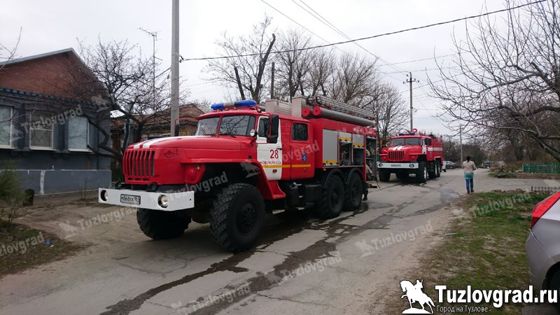В Новочеркасске на улице Крылова сгорела постройка
