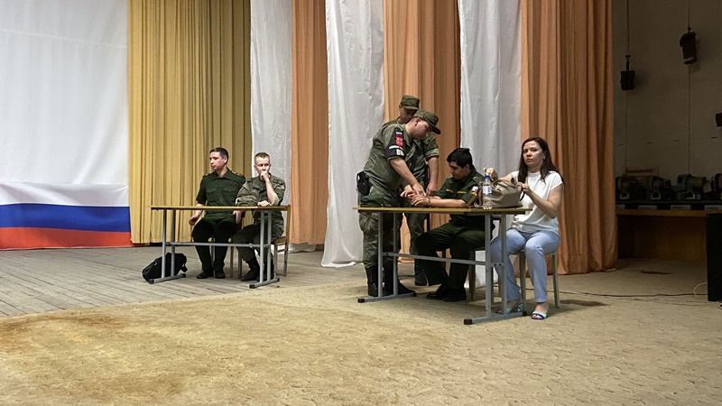 В Новочеркасске военнослужащий отнял телефоны у двух сослуживцев
