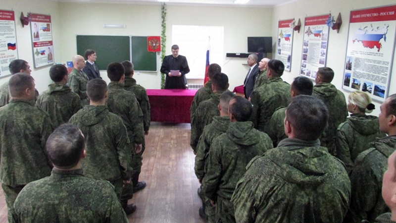В Новочеркасске военнослужащий незаконно получал надбавки к зарплате и получил за это штраф