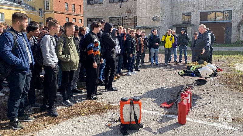Новочеркасские студенты вступили в ряды добровольных пожарных 