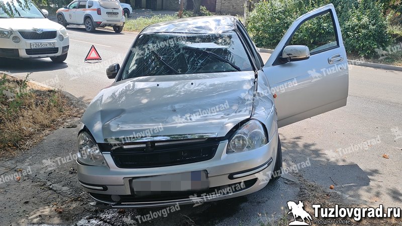 В Новочеркасске на улице Буденновской произошло ДТП с переворотом