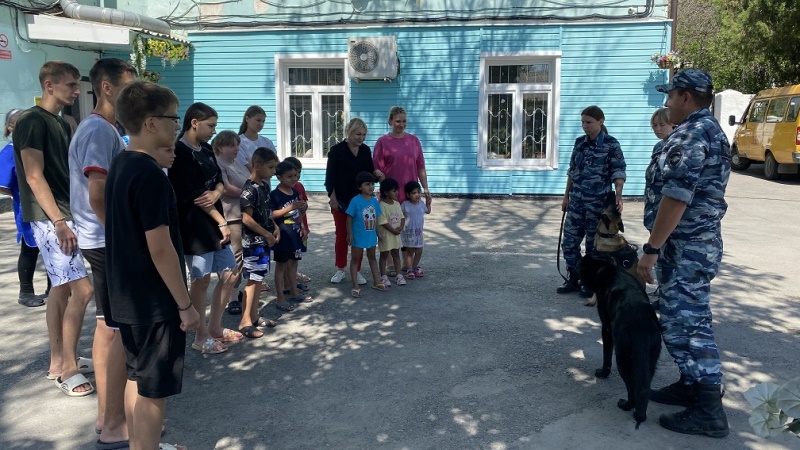 Полицейские провели встречу с ребятами из Новочеркасского центра помощи детям