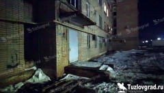 В Новочеркасске 17-летний подросток выпал из окна пятого этажа и умер