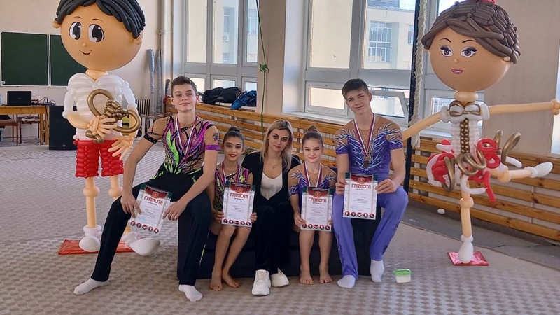 Новочеркасские акробаты завоевали семь медалей чемпионата ЮФО
