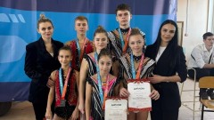 Новочеркасские акробаты успешно выступили на чемпионате и первенстве ЮФО
