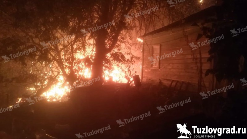 Новочеркасские пожарные помогли потушить огромный пожар в станице Старочеркасской