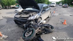 На трассе Каменоломни – Новочеркасск в двойном ДТП сильно пострадал мотоциклист