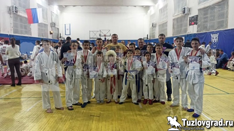 Новочеркасские бойцы выиграли первенство Ростова по рукопашному бою