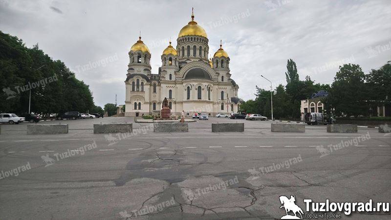 В Новочеркасске на парковке около собора установят запрещающие парковаться дорожные знаки