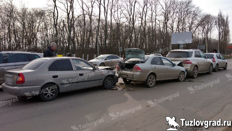 На выезде из Новочеркасска невнимательный водитель разбил 4 машины