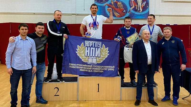 Новочеркасский спортсмен победил на всероссийских соревнованиях по греко-римской борьбе среди ветеранов