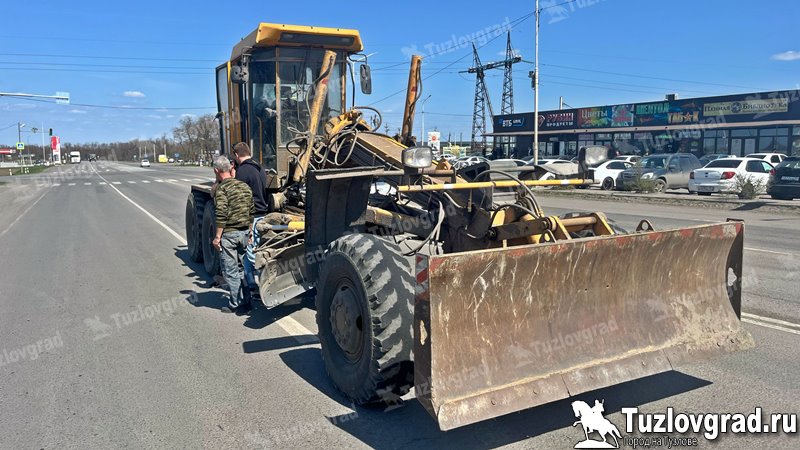 На трассе под Новочеркасском грейдер переехал 7-летнюю девочку