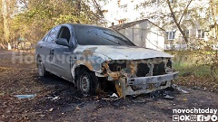 В Новочеркасске женщина «не в себе» устроила пожары в подъездах и подожгла две машины