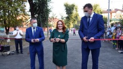 В Новочеркасске после благоустройства открыли обновленный сквер на площади Чапаева