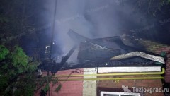В Новочеркасске пожарные тушат жилой дом на улице Добролюбова, видео