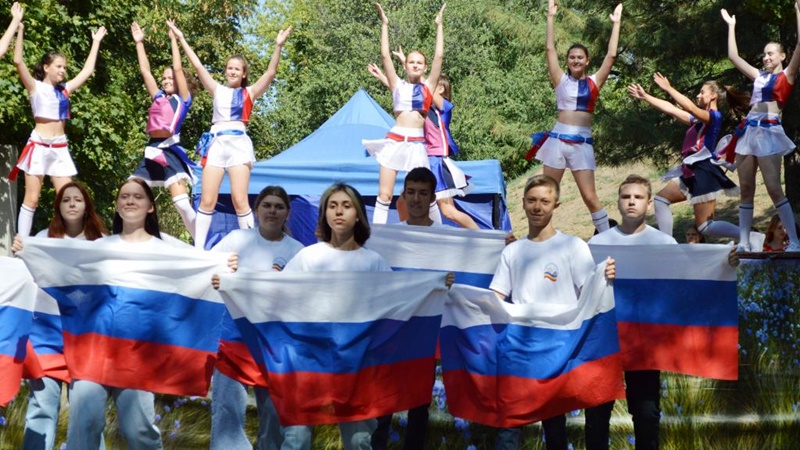 Жители Новочеркасска отметили день Государственного флага РФ