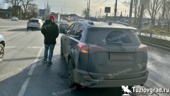 В Новочеркасске водитель отвлекся за рулем и врезался в стоящую на светофоре машину