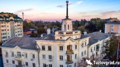 В Новочеркасске не могут восстановить шпиль на здании из-за одного жильца дома