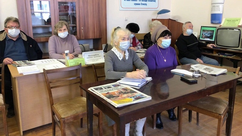 Новочеркасские полицейские предупредили пенсионеров об основных способах кибермошенничества