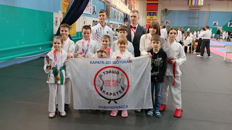 Новочеркасские каратисты успешно выступили на областных соревнованиях
