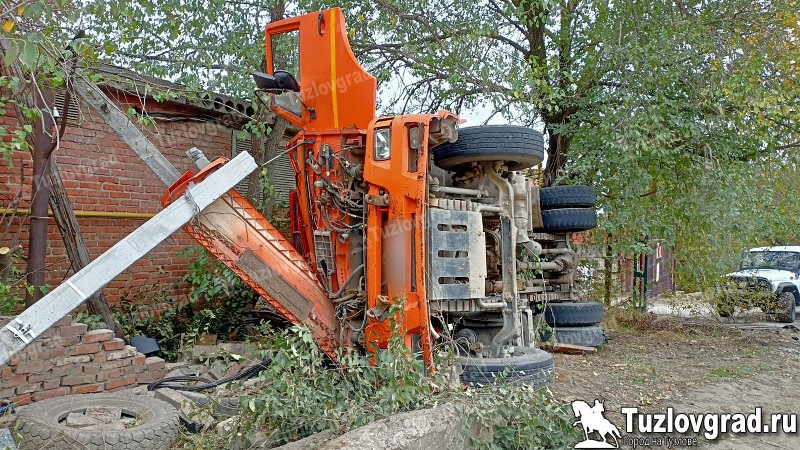 Появилась видеозапись момента ДТП в Новочеркасске, в которое попал мусоровоз из Аксая