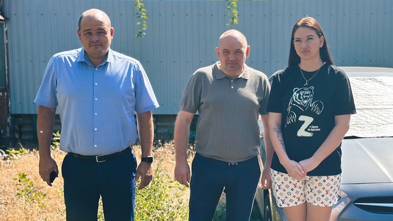 Владимир Рахнянский оказал помощь жительнице Новочеркасска, чье имущество пострадало от атаки БПЛА на город